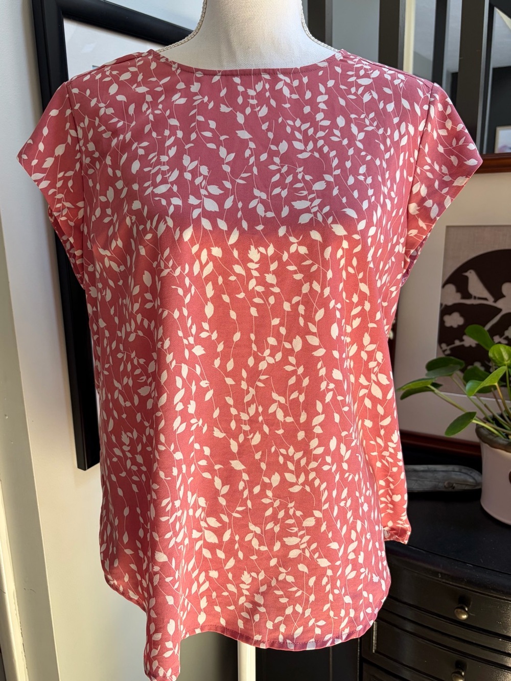 Women's Dusty Rose Short-Sleeve Blouse with White Leaf Print